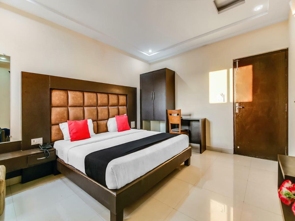 Capital O 32619 Hotel Sugar Palm Gwalior Exterior foto